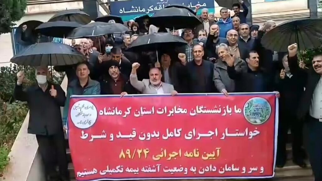 كيف استولت هيئة تنفيذ أمر خميني على شركة الاتصالات الإيرانية ونهبت صناديق تقاعد الموظفين