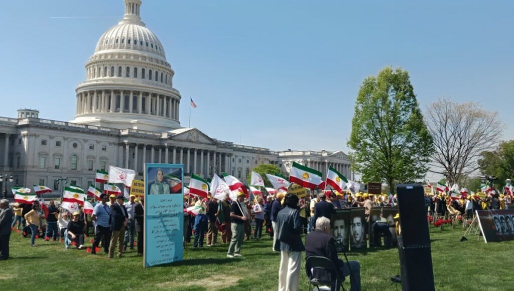 تجمّع أمام الكونغرس الأميركي: لا لنظام الشاه ولا لنظام الملالي
