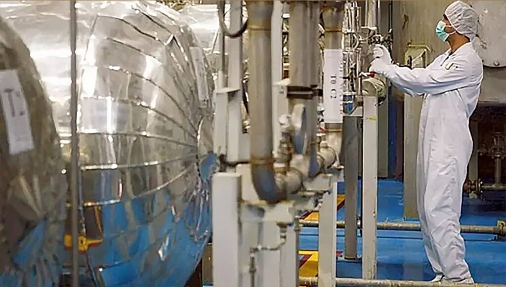 النظام الإيراني يتشدد في المفاوضات ويرفع منسوب التهديدات النووية