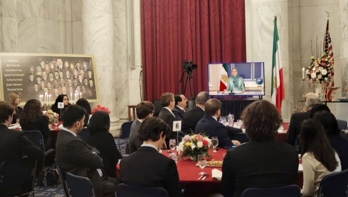 ناشطون إيرانيون:اسقاط النظام الإيراني يتحقق بيد الشعب الإيراني