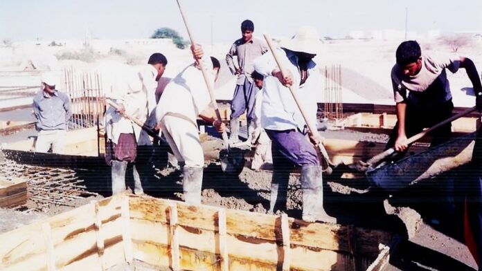 الفجوة المروعة بين الأجور وكلفة المعيشة: مأساة العمال الإيرانيين في يومهم العالمي 