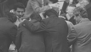 تصاعد التوترات والانهيار الاقتصادي: انتقادات داخلية متزايدة لسياسات النظام الإيراني