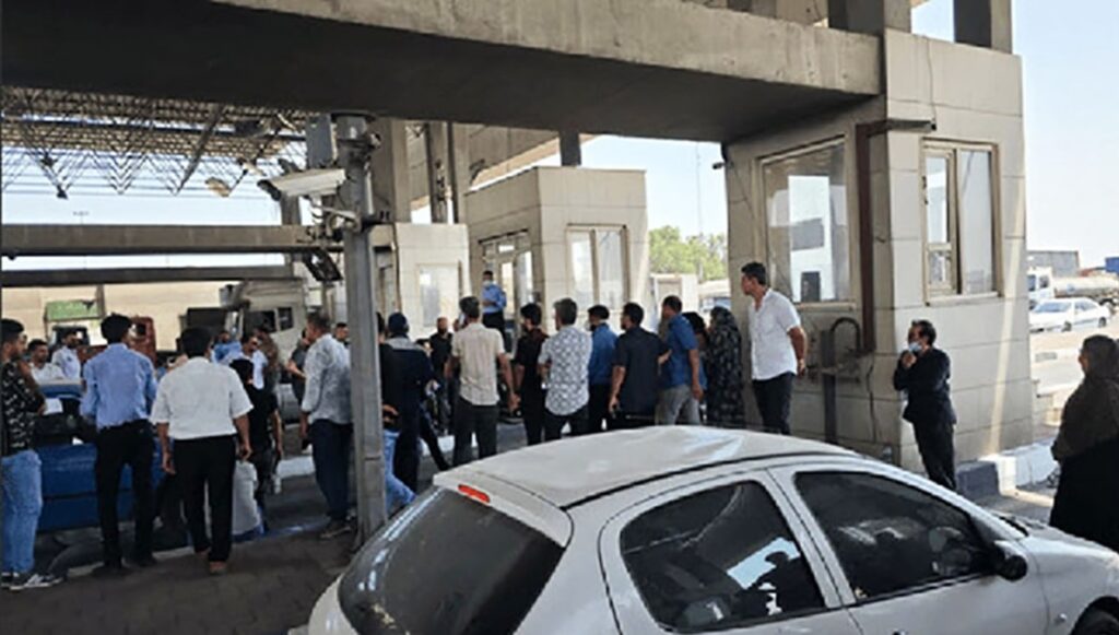 غضب شعبي في بندرعباس… احتجاجات على التعتيم والإهمال بعد الانفجار المدمر