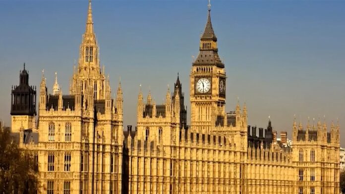 البرلمان البريطاني يدين النظام الإيراني ويطالب بإجراءات أشد بعد اعتقال رعايا إيرانيين 