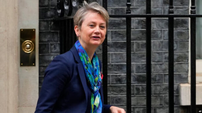 وزير الداخلية البريطاني: النظام الإيراني تهديد غير مقبول لأمننا الداخلي ولا يمكن أن يستمر