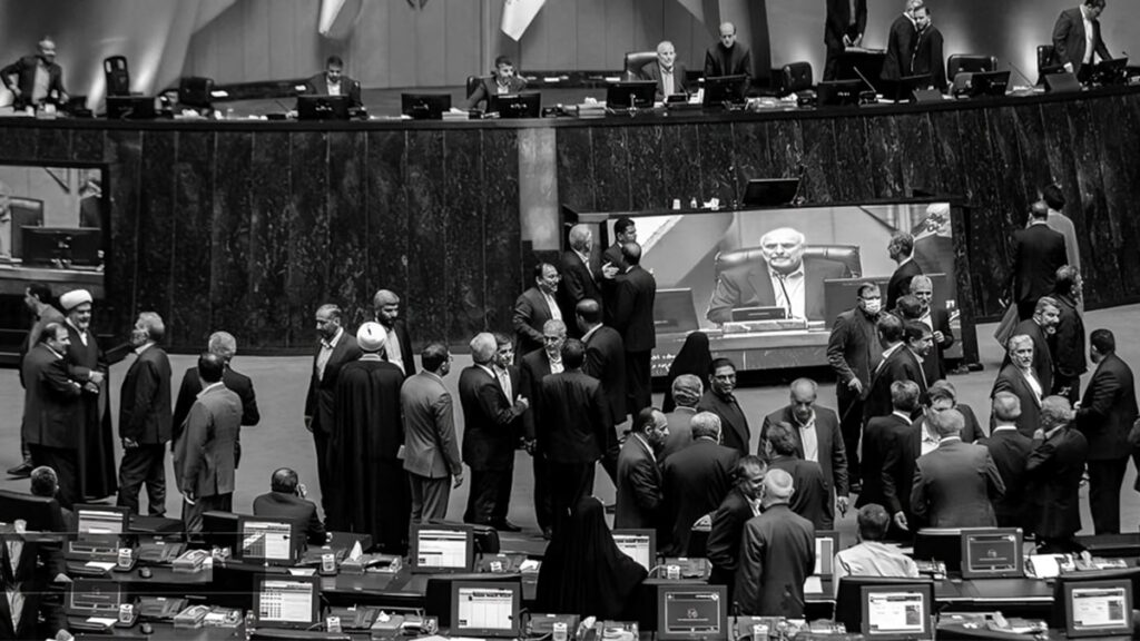 نظام الملالي يتهاوى داخليًا تحت ضغط الشارع وانفجار صراعات الأجنحة