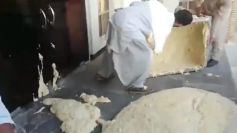 أزمة الخبز في إيران: انقطاع الكهرباء يفاقم معاناة الخبازين 