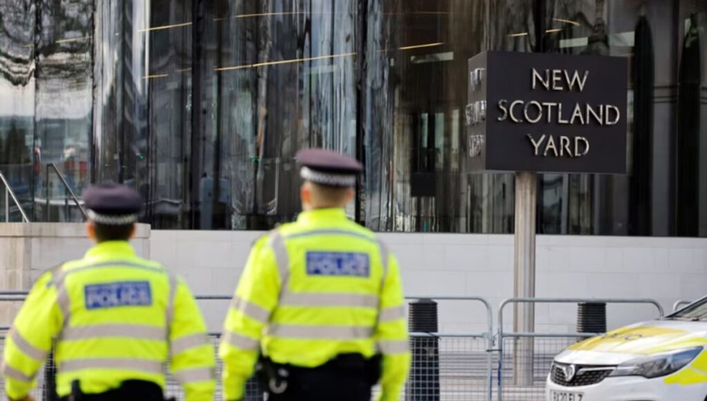 بريطانيا: توجيه اتهامات خطيرة لثلاثة إيرانيين بالتجسس لصالح نظام الملالي