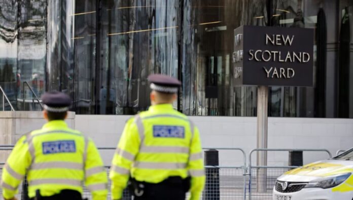 بريطانيا: توجيه اتهامات خطيرة لثلاثة إيرانيين بالتجسس لصالح نظام الملالي 