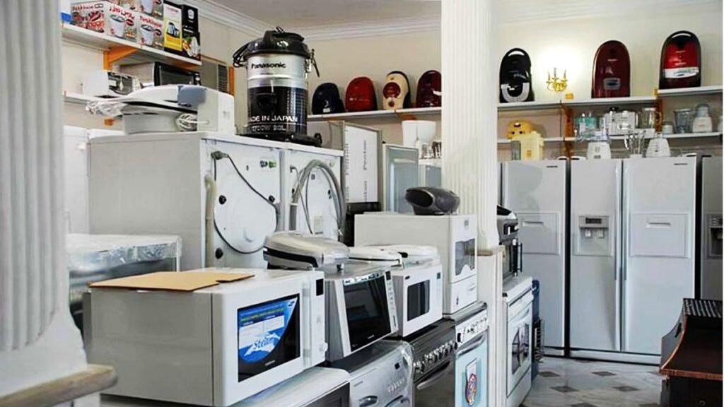 تهريب الأجهزة المنزلية المنظم في إيران: حظر يغذي الفساد والاحتكار