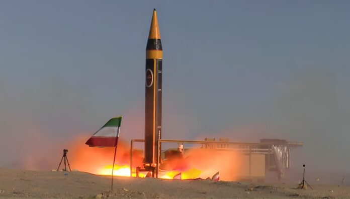 النظام الإيراني يهدد بضربات صاروخية وسط تصاعد الضغوط الدولية