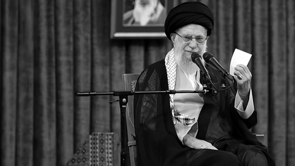 موقف خامنئي المتشدد بشأن البرنامج النووي: مؤشر على تفاقم عدم الاستقرار في النظام الإيراني