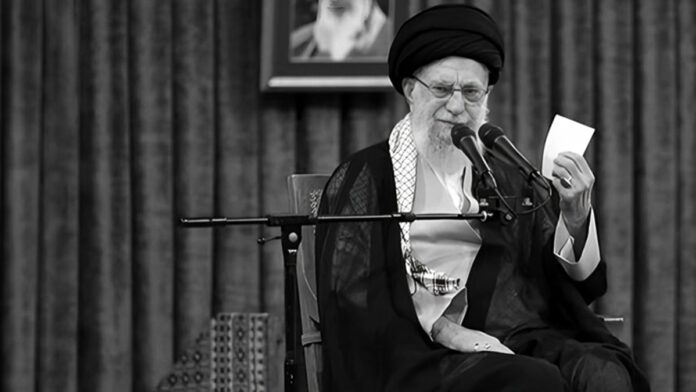 موقف خامنئي المتشدد بشأن البرنامج النووي: مؤشر على تفاقم عدم الاستقرار في النظام الإيراني