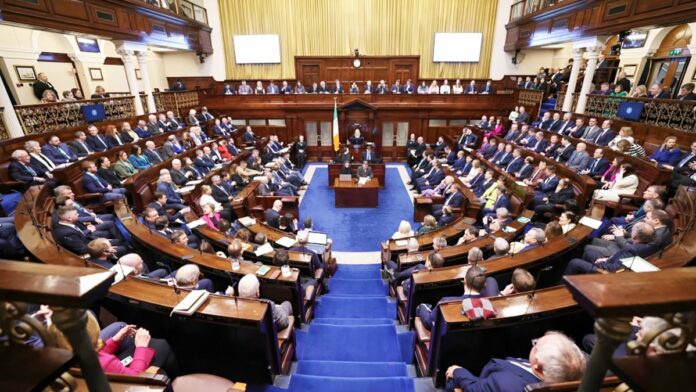 لا للإعدام، لا للإرهاب… نعم للتغيير والجمهورية الديمقراطية – مؤتمر البرلمان الإيرلندي يدعم المقاومة الإيرانية 