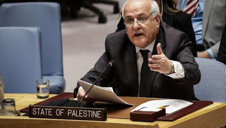دموع في الأمم المتحدة.. رياض منصور: النار والجوع يلتهمان أطفال فلسطين