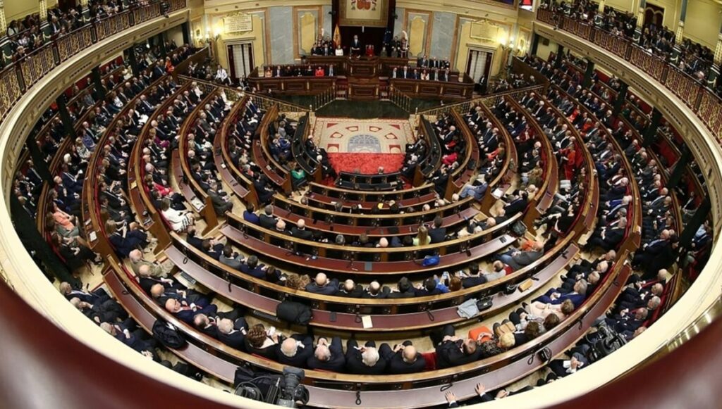 لجنة الشؤون الخارجية في البرلمان الإسباني تعتمد قراراً بالإجماع لدعم حقوق الإنسان ونساء إيران