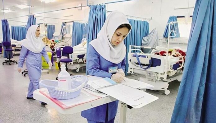 قمع وإذلال الممرضين في إيران