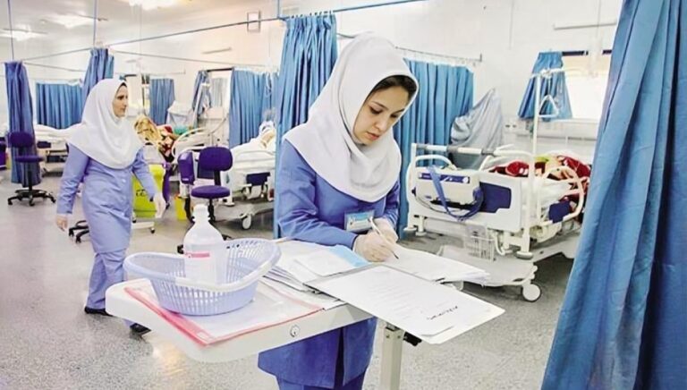 قمع وإذلال الممرضين في إيران