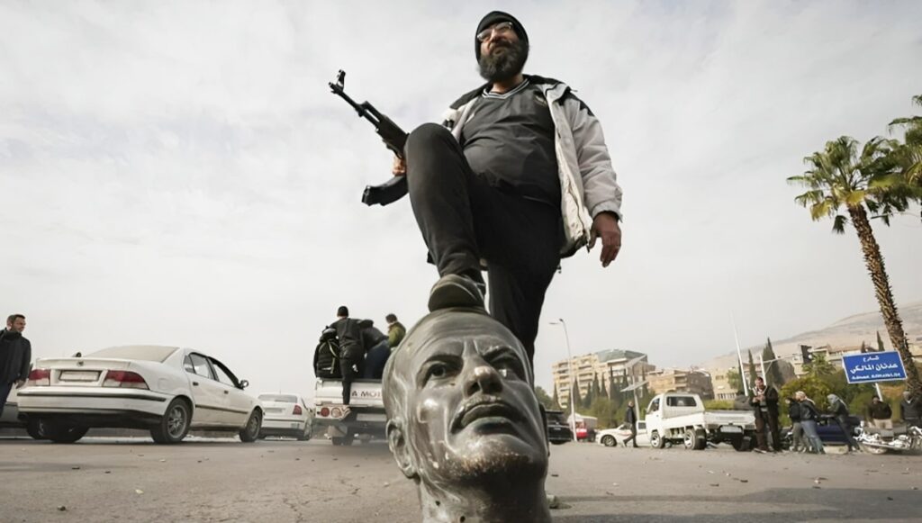 النظام الإيراني يدرب مقاتلين موالين للأسد داخل معسكرات في العراق لزعزعة استقرار سوريا 