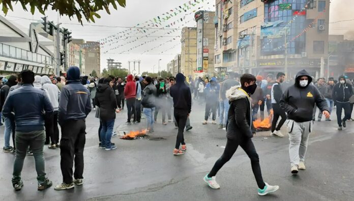 فساد نظام الملالي يؤجج غضب الشارع في إيران