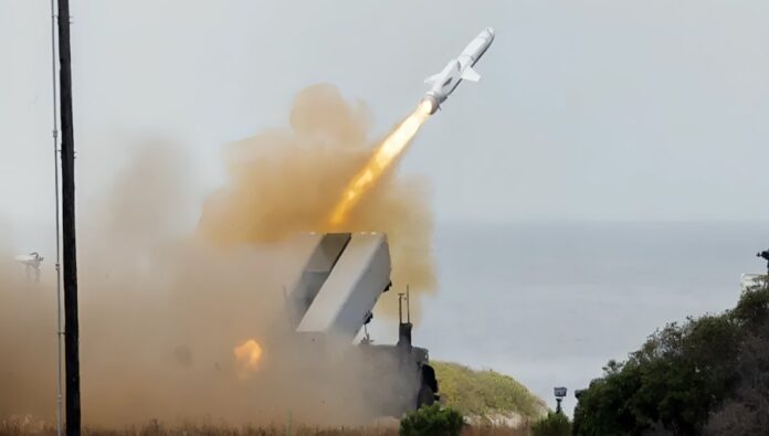 إيران تكشف عن صاروخ باليستي جديد وسط تصاعد التوتر مع الغرب 