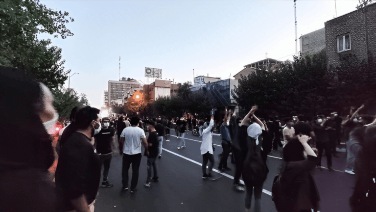الزمن لا يُنقذ الطغاة… حتى الحوزات العلمية باتت تعترف بسقوط نظام الولي الفقيه 