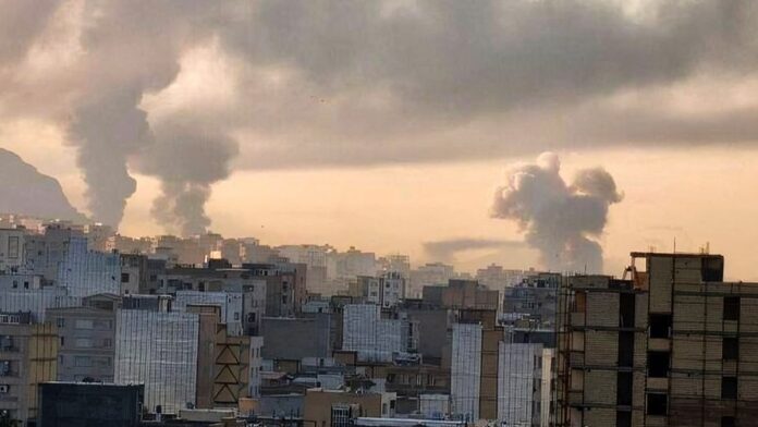 تقرير: حرب وهجمات جوية وصاروخية مكثفة وعنيفة على تل أبيب وطهران ومناطق أخرى في إسرائيل وإيران لليوم الثاني على التوالي