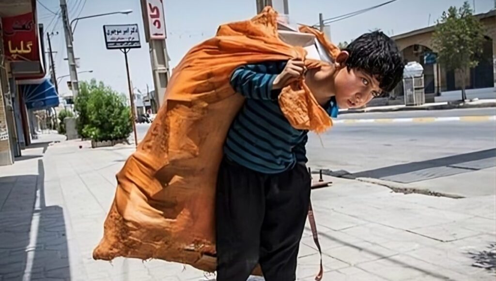 محنة عمالة الأطفال في إيران: استغلال ممنهج وجريمة دولة