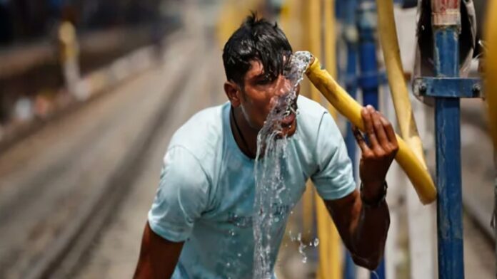 مدن الجنوب الإيراني تئن تحت وطأة الحر وانقطاع الكهرباء