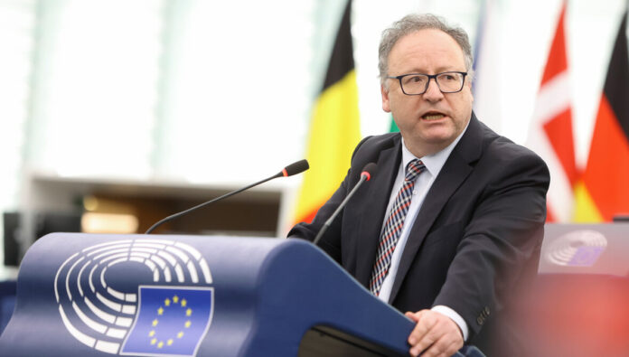 فرانسيسكو أسيس: خطة السيدة رجوي خارطة طريق حيوية لإيران ديمقراطية ووحدات الانتفاضة رصيد استراتيجي