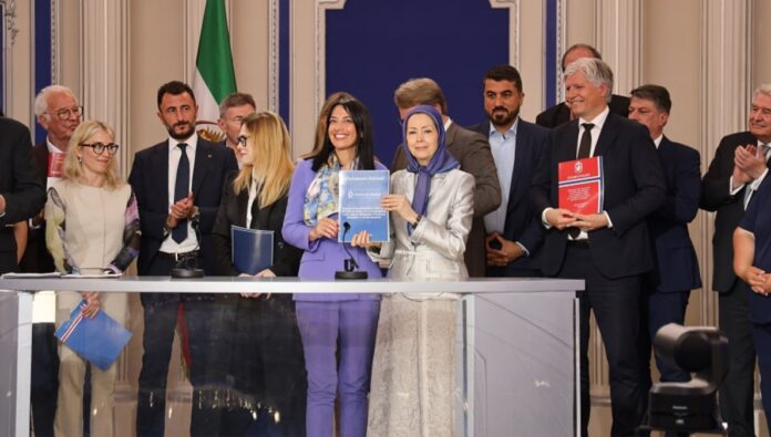 مراسم تقديم بيانات دعم الأغلبيات البرلمانية من دول مختلفة للمقاومة الإيرانية بقيادة مريم رجوي