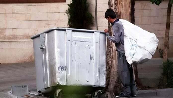 التضخم والركود في إيران: مأزق النظام و وعود فارغة تزيد معاناة المواطنين 