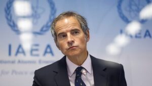 النظام الإيراني يهدد رئيس وكالة الطاقة الذرية