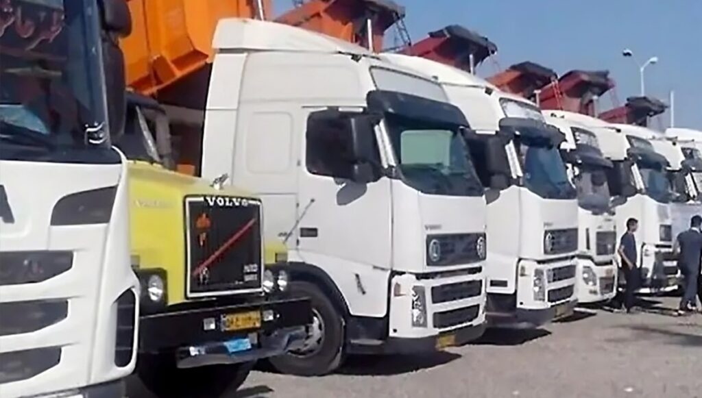 قمع شامل لسائقي الشاحنات في إيران: حملة اعتقالات واسعة في أعقاب الإضراب المهني