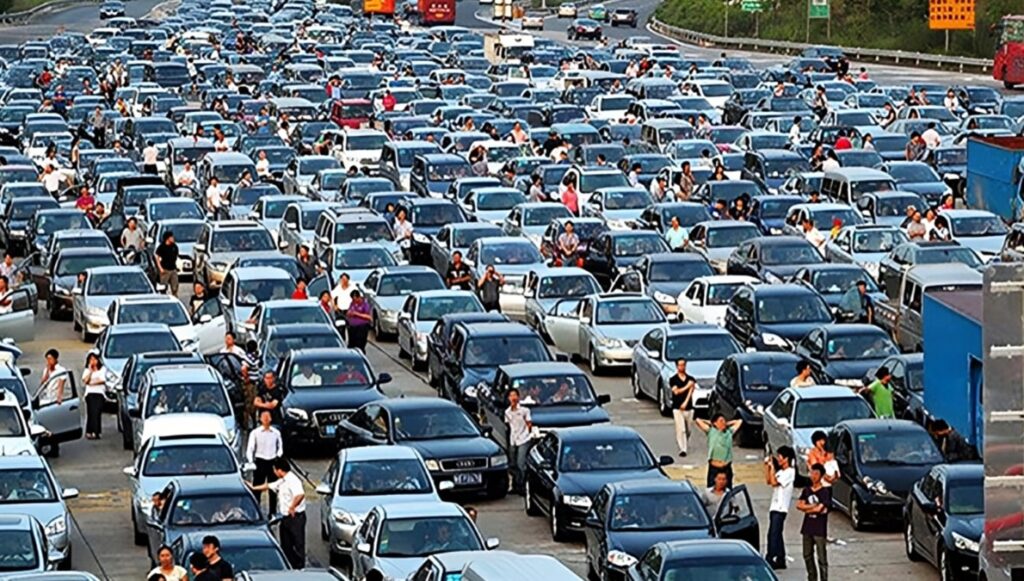 شعب الإيراني الأعزل