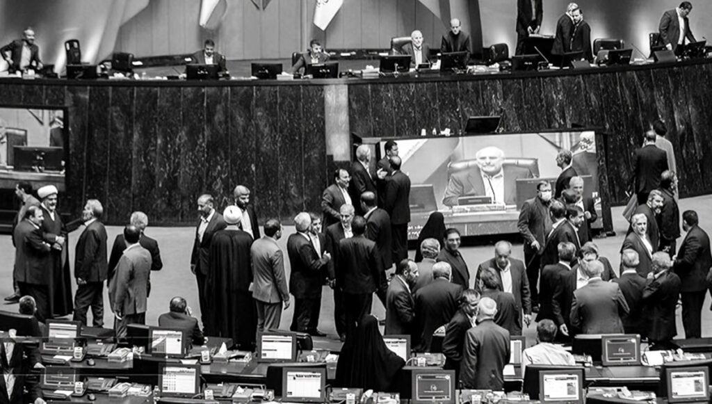 إيران تعلق التعاون مع الوكالة الدولية، وواشنطن تندد بانتهاكاتها