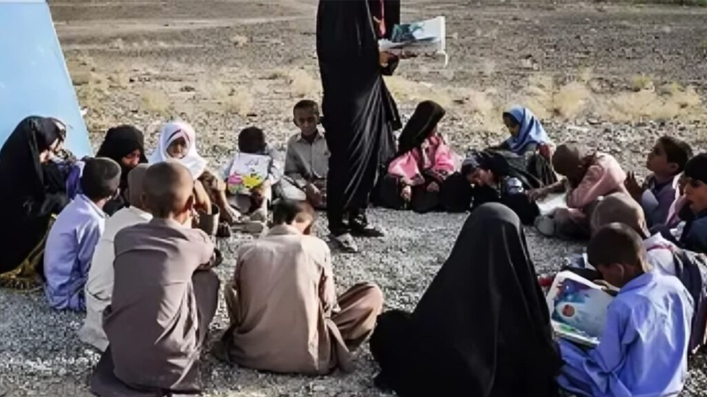 أزمة التعليم المتفاقمة في إيران: كيف يدمر الفقر وسياسات النظام جيلاً كاملاً؟