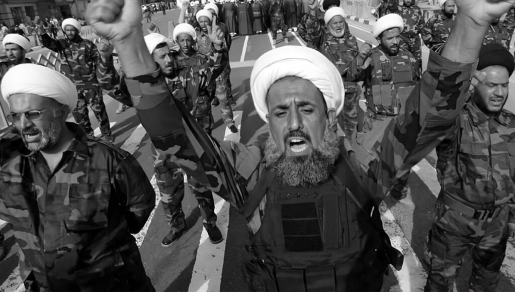 باحث عراقي لصحيفة "لوموند": هيمنة النظام الإيراني تعجّل بانهيار العراق