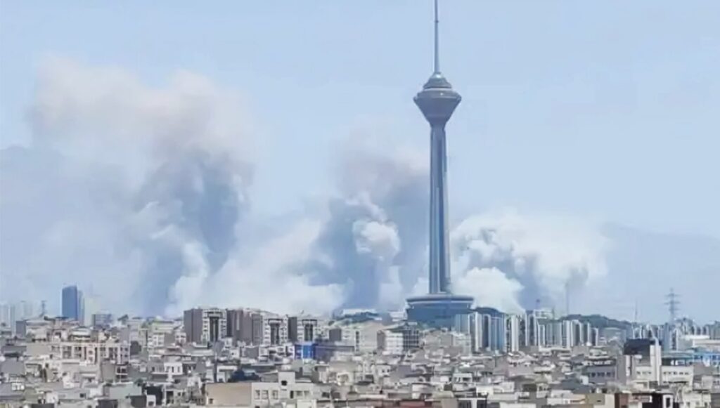 الحرب درع الديكتاتور: كيف يستخدم النظام الإيراني الصراع للبقاء؟