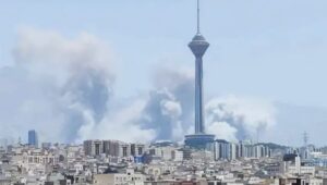 الحرب درع الديكتاتور: كيف يستخدم النظام الإيراني الصراع للبقاء؟