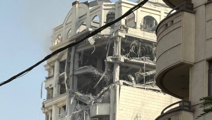 هيئة الأركان العامة للقوات المسلحة للنظام الإيراني تؤكد مقتل اثنين من كبار قادتها