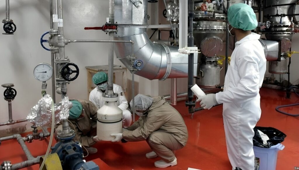 وول ستريت جورنال: تقارير الوكالة الذرية تكشف خداع طهران وسعيها الدؤوب للسلاح النووي