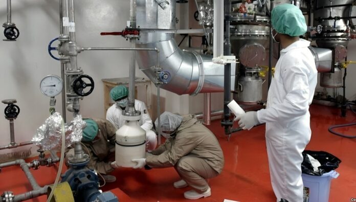 وول ستريت جورنال: تقارير الوكالة الذرية تكشف خداع طهران وسعيها الدؤوب للسلاح النووي