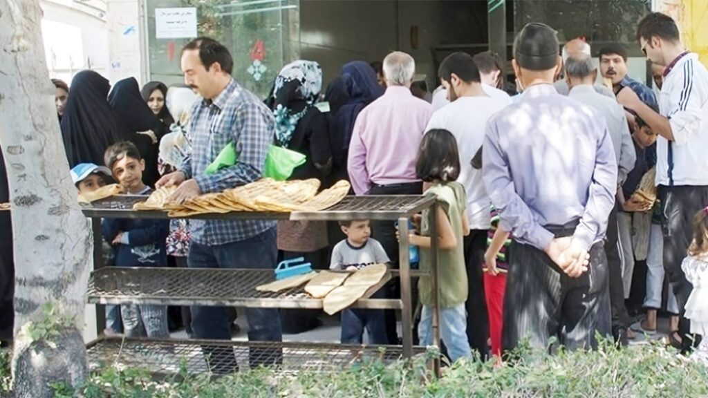 خبز الشعب وقودٌ لحروب الملالي: إيران على حافة الانفجار الاجتماعي