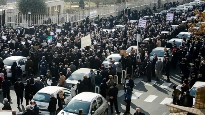 كيف كشفت الحرب عن أزمات النظام المتراكمة ومأزقه البنيوي