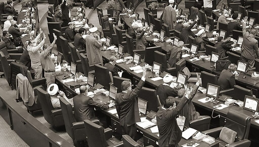 صراع عصابات في برلمان النظام الإيراني: الأزمات المتفاقمة تكشف طريق النظام المسدود