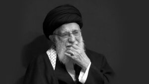 خامنئي وقناع حب الوطن: الفصل الأخير من الدجل السياسي