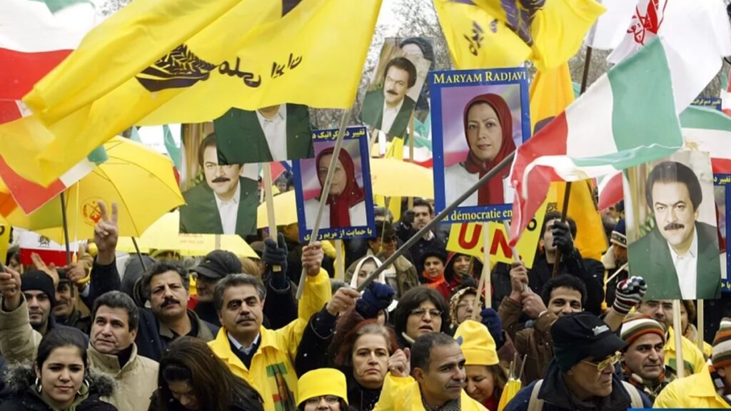 أزمة إيران، إمكانات التغيير، والخيار الثالث