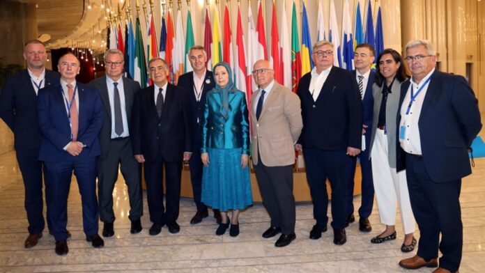 يوركشاير بايلاينز: الخيار الثالث هو الحل الوحيد لأزمة إيران