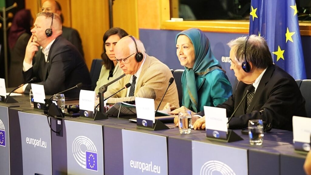 في مؤتمر ستراسبورغ، "الخيار الثالث" و"خطة النقاط العشر" لمريم رجوي يلمعان